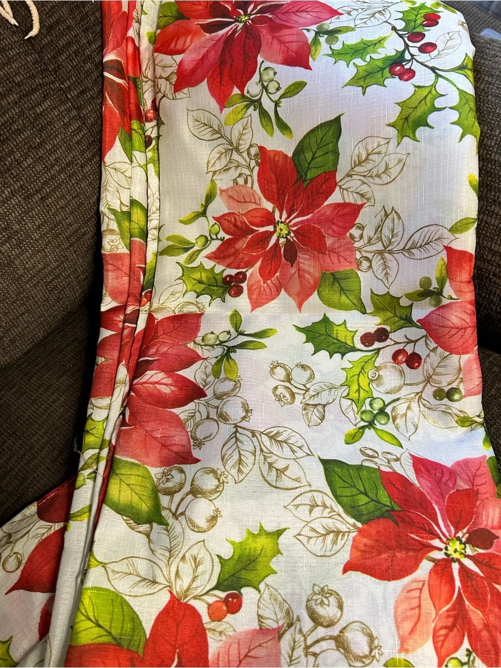 Lot of 3 Mainstays Poinsettia Linen-Style Tablecloths in Red & Green